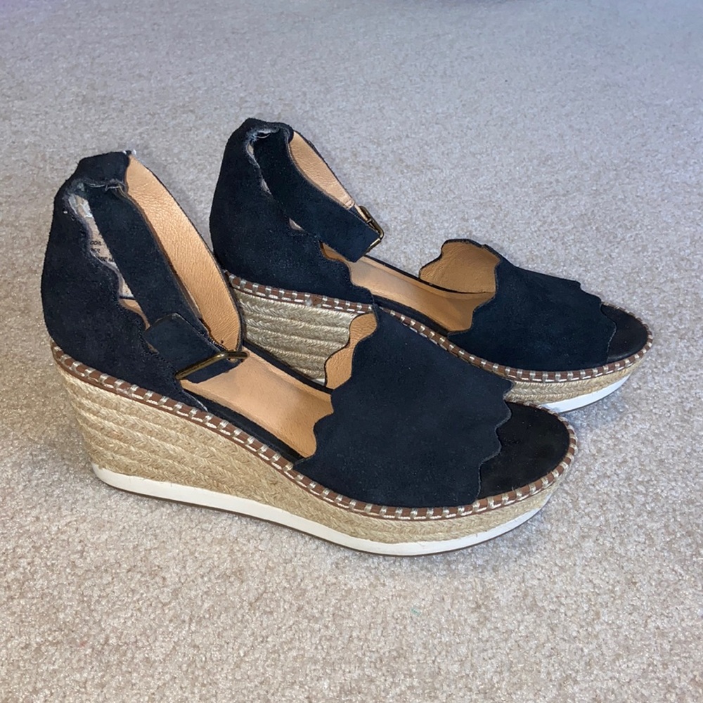 Crown Vintage Daffodil wedged sandal in black